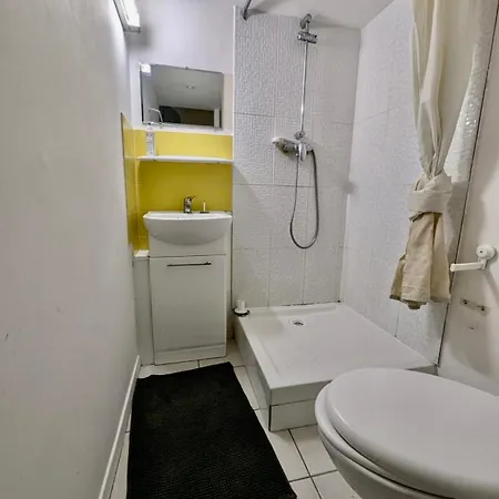 Apartment Nouveau - Centre & Calme Avec Wifi
